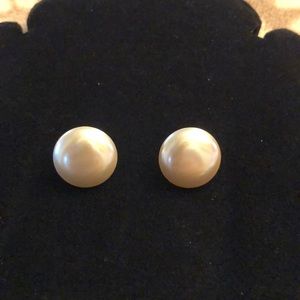 COPY - BUTTON PEARL EARRINGS